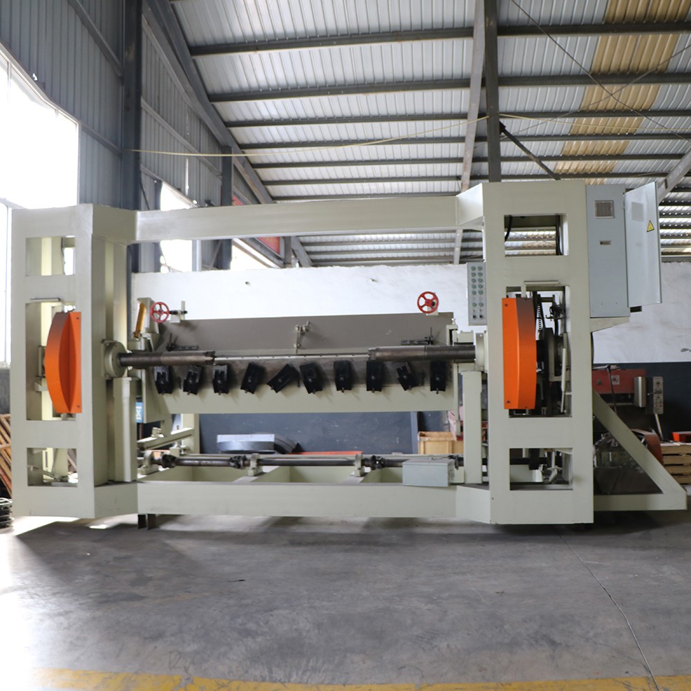 Spindle veneer peeling machine