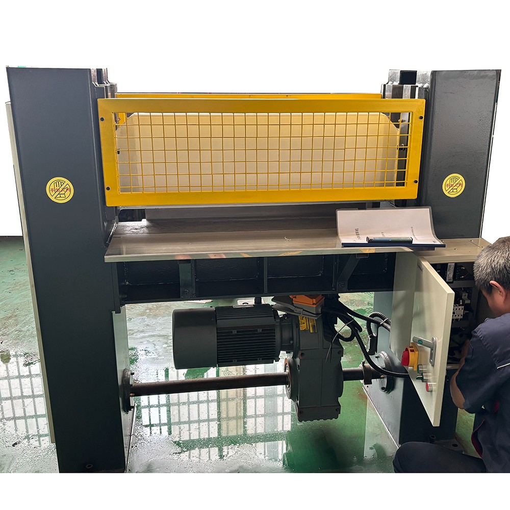  Veneer cutting machine